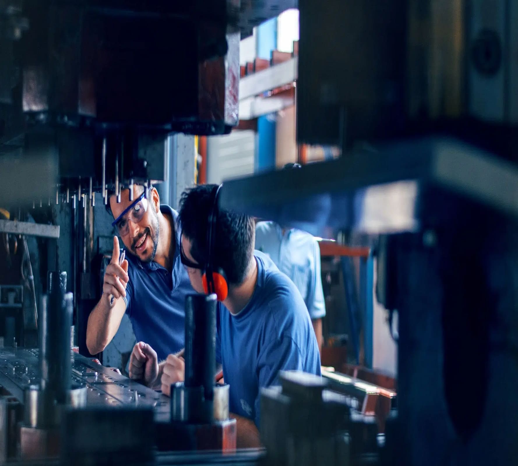 كيف تختار بين NC و CNC اضغط على الفرامل؟