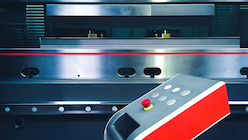 ما هي الصناعات التي تستخدم فيها آلات الانحناء CNC؟